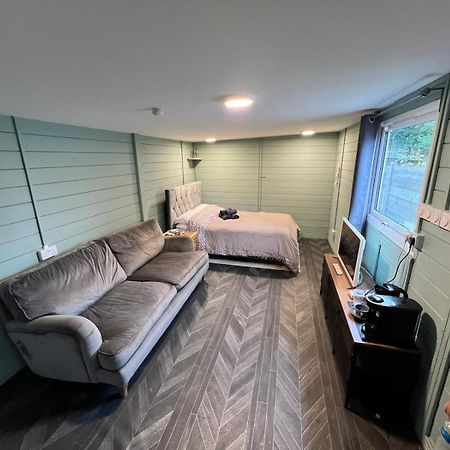 Cozy Cabin Independent Ensuite Guildford Luaran gambar